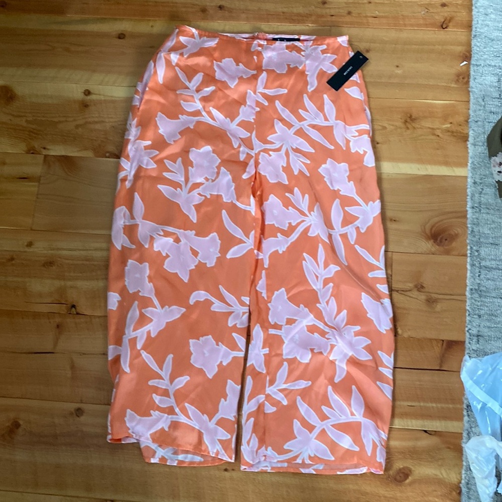 Lulus cropped pants. Size medium. Never wore